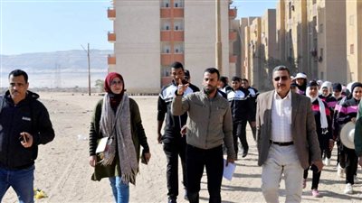 50 طالبًا وطالبة من كلية التربية الرياضية يتفقدون مشروعات قرية الغريزات بالمراغة