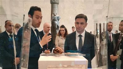 وزير خارجية جمهورية مقدونيا يزور متحف الحضارة
