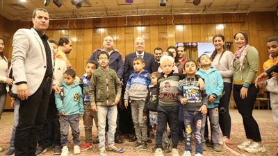 محافظ المنيا يسٌلم 31 كرسيا متحركا ويكرم المتميزين من ذوي الهمم في كل الأنشطة