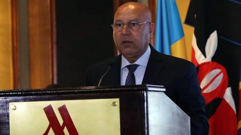 وزير النقل خلال الاجتماع