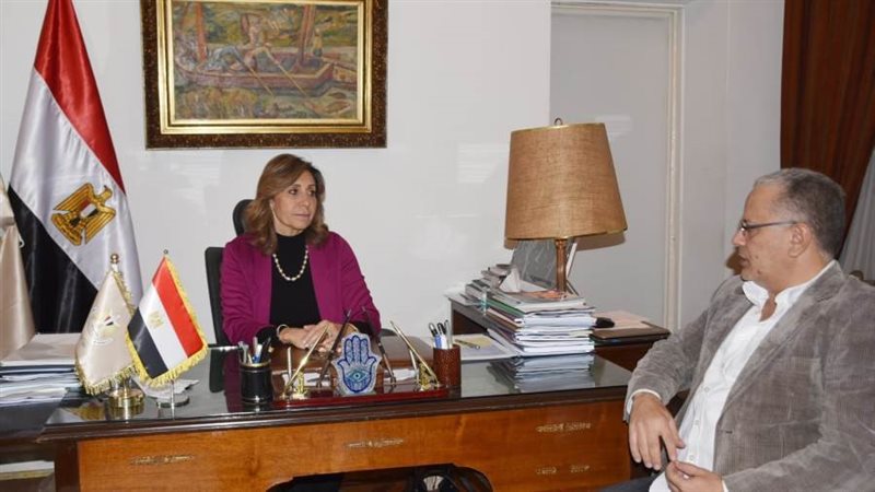 وزيرة الثقافة ورئيس