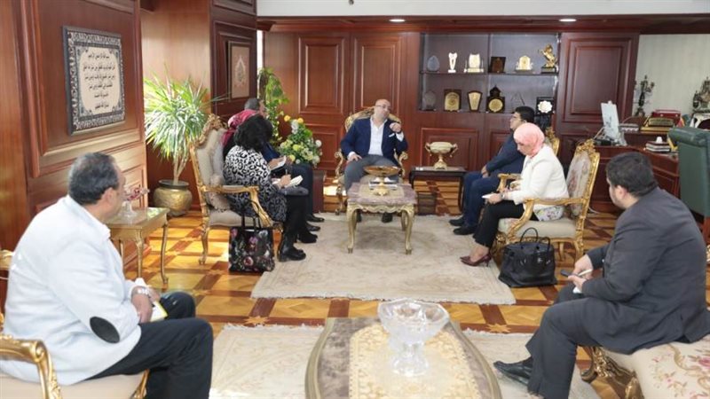 محافظ بنى سويف يستقبل