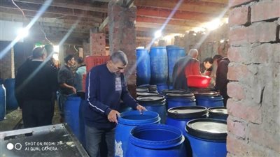 ضبط كميات مخلل فاسدة داخل مخزن غير مرخص بالدقهلية 