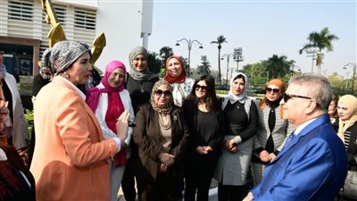 الفريق أسامة ربيع يستقبل وفد المجلس القومي للمرأة بمحافظة الإسماعيلية 