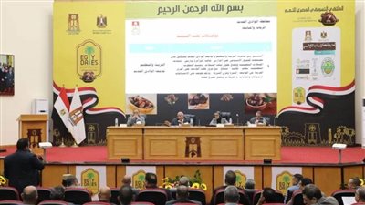 محافظ الوادي الجديد يترأس اجتماع المجلس التنفيذي للمحافظة ويكّرم المتميزين في أداء عملهم