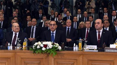 رئيس الوزراء يحضر حلقة نقاشية حول منهجية وأهداف ومراحل الإعداد للمرحلة الثالثة من الاستراتيجية 