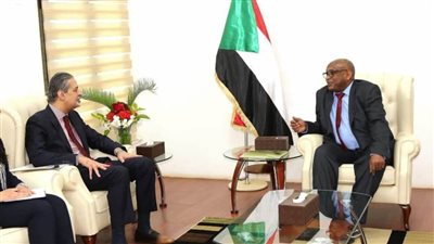 سفير مصر في الخرطوم يلتقي مع وزير شئون مجلس الوزراء بجمهورية السودان