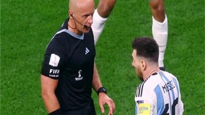  طاقم تحكيم بولندي بقيادة مارتشينياك لمباراة النهائي بين الأرجنتين وفرنسا