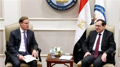 وزير البترول يبحث مع مسؤولي 