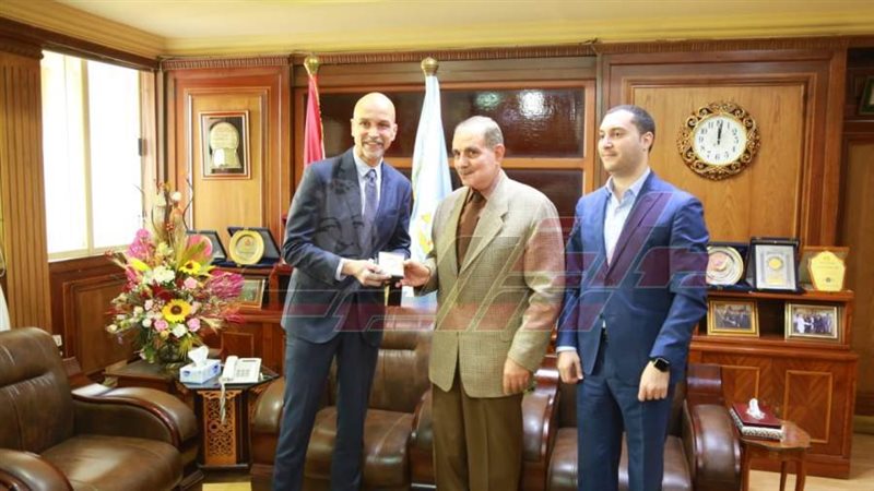 القنصل الفرنسي ومحافظ