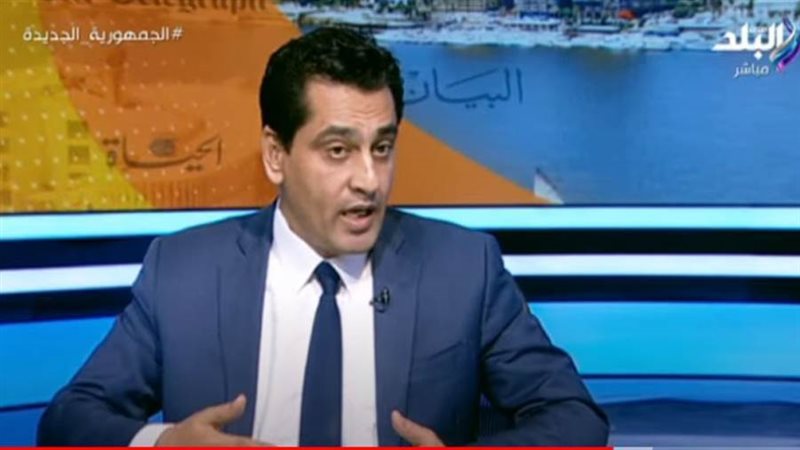 الكاتب الصحفي أيمن