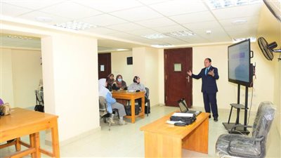 جامعة سوهاج تنظم برنامج تدريبي عن نظام الساعات المعتمدة للعاملين بقطاع الدراسات العليا