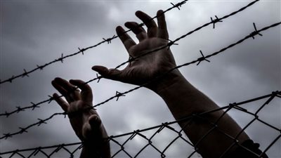 محكمة إسرائيلية تحكم على أسير فلسطيني بالسجن المؤبد و32 عامًا