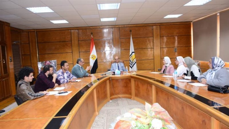 المنشاوي يستقبل الفريق