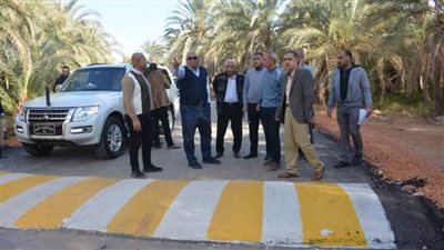 محافظ الوادي الجديد يتابع أعمال تطوير ورفع كفاءة مناطق الخارجة القديمة 