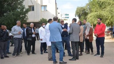 محافظ الوادي الجديد يطمئن على الخدمات الطبية بوحدة الأورام بمستشفى الخارجة التخصصي