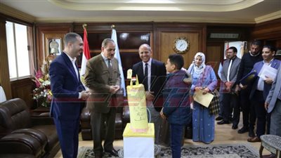   محافظ كفر الشيخ يكرّم الطالب الحاصل على المركز الأول على مستوى الجمهورية