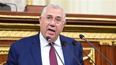 وزير الزراعة أمام 