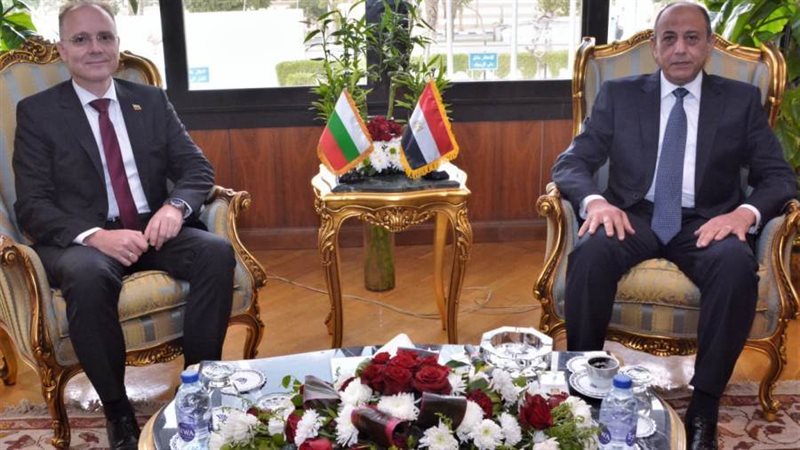 وزير الطيران وسفير