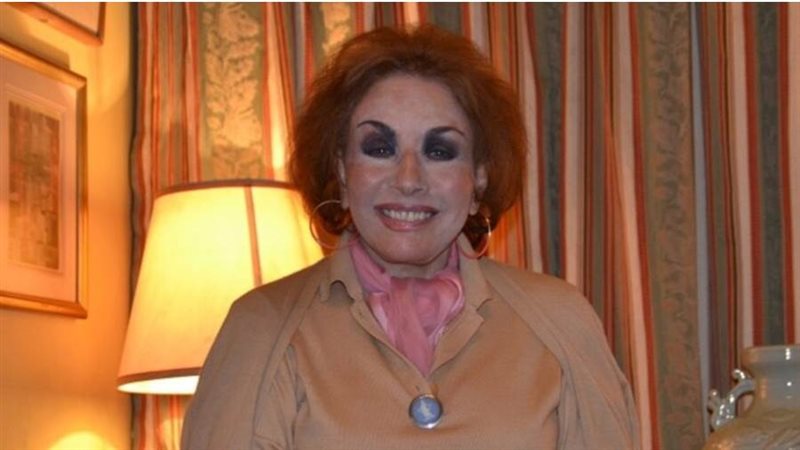 الفنانة الكبيرة لبنى