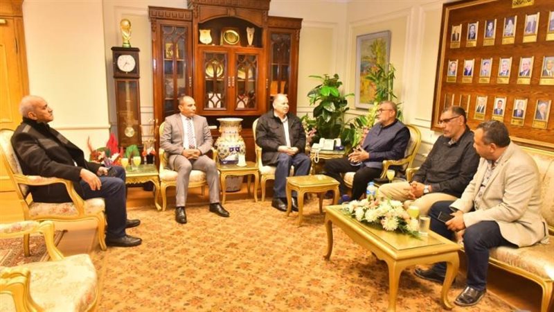 محافظ أسيوط يلتقي