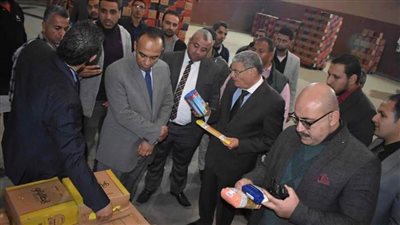 محافظ المنيا ضبط 21 ألف لتر زيت طعام.. ويوجه بتوزيعها على المعارض بأسعار مناسبة