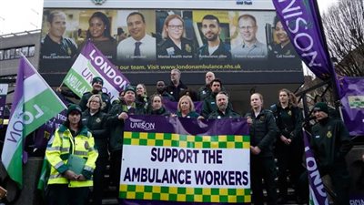 إضراب آلاف العاملين بخدمة الإسعاف في بريطانيا وويلز لرفع الأجور