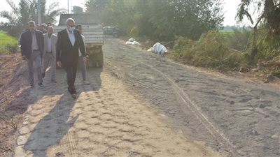 محافظ القليوبية يتابع رصف طرق 