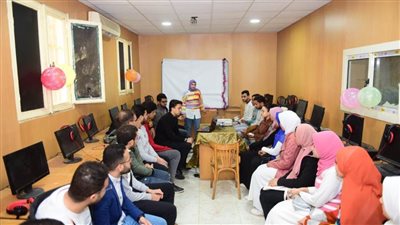 رئيس جامعة سوهاج يفتتح ورشة لغة الإشارة المتخصصة في الطب والتمريض