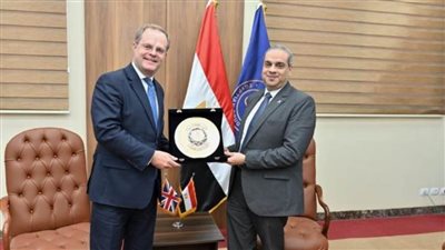 رئيس هيئة الدواء يستقبل السفير البريطاني بالقاهرة
