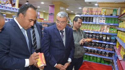 محافظ المنيا يقود حملة مكبرة لمراقبة الأسواق ويشدد على الإعلان عن أسعار السلع الاستراتيجية
