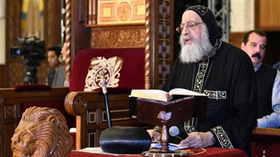 الآلاف من الشباب يشاركون البابا تواضروس التسبيح في 