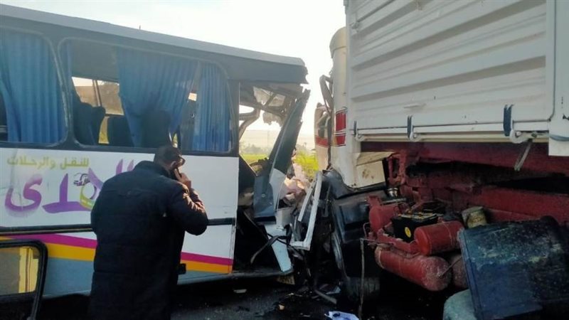 مصرع سائق وإصابة