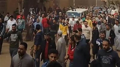 المئات يشيعون جنازة الطفل 