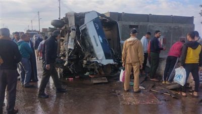 إصابة 18 شخصًا في انقلاب ميني باص يقل عمالًا بالدقهلية