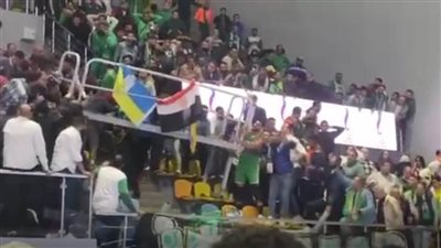 عاجل.. أزمة في مباراة سوبر السلة.. سقوط لوحة حديدية على جماهير الاتحاد السكندري