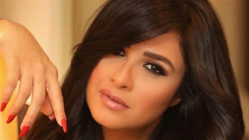 ياسمين عبد العزيز