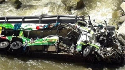 ارتفاع أعداد ضحايا سقوط حافلة في نهر بإسبانيا إلى أربعة قتلى