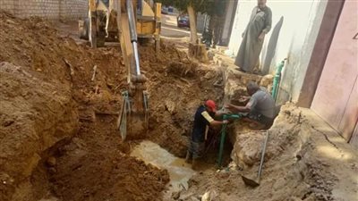 حملة نظافة وصيانة الأعطال بمحطات المياه بإحياء مركز مدينة الخارجة