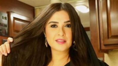 ياسمين عبد العزيز وأحمد العوضي يروجان لمسلسل 