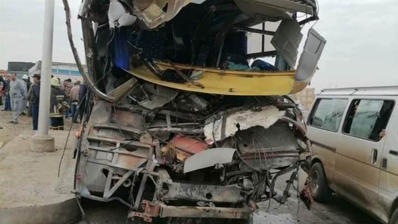 تهشم واجهة الأتوبيس