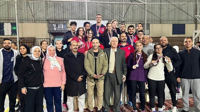 الزهور يسيطر على