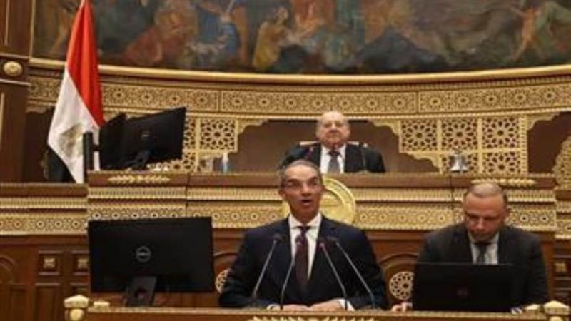 وزير الاتصالات أمام