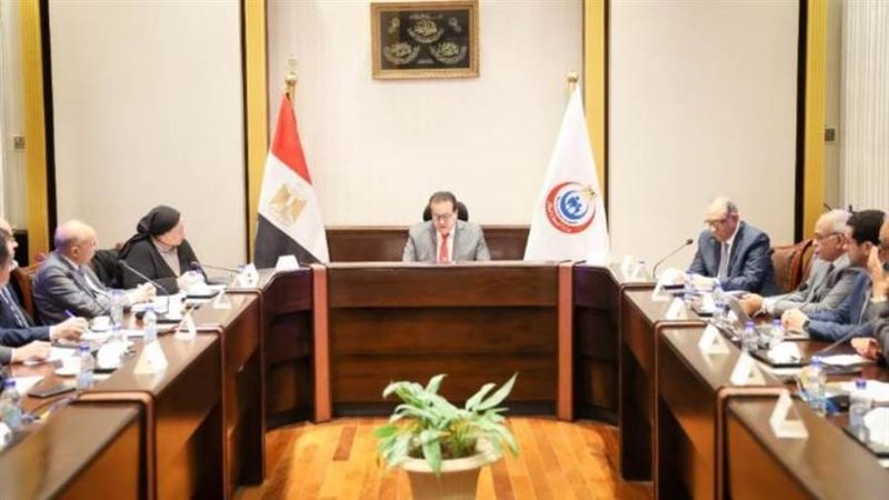 اجتماع وزير الصحة