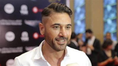 بعد علاء الدين.. أحمد عز يعود للمسرح بـ