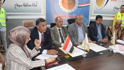 الشعب الجمهوري والتربية والتعليم بسوهاج يكرمان الفائزين في مسابقة الخط العربي 