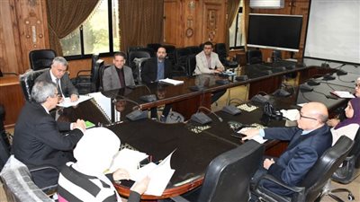 رئيس جامعة قناة السويس يعلن: تأسيس لجنة عليا لدعم ومتابعة المشروعات البحثية بالجامعة 