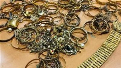 القبض على متهمين سرقا مشغولات ذهبية من داخل شقة سكنية بالقاهرة