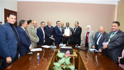 رئيس جامعة سوهاج يشهد فعاليات منح كليتي الطب والعلوم شهادتي الايزو9001:2015 و21001:2018 