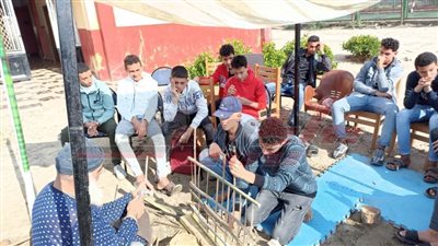 ورشة تدريبية لتصنيع منتجات جريد النخل بمركز شباب الربع تحت شعار 